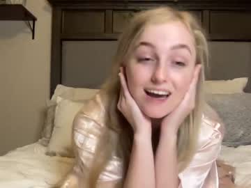 webcam girl peachezzs image #2433209