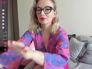 webcam girl emilymilf__ image #4724320