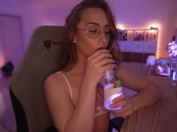 webcam girl hannahjames710 image #879574