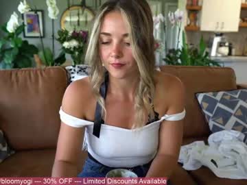 webcam girl bloomyogi image #2112669