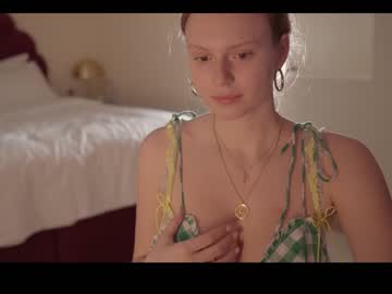 webcam girl chillwithkira image #1559245