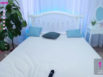 webcam girl emmika_ image #1070061