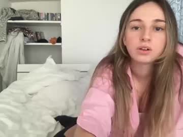 webcam girl lilmills image #1028175
