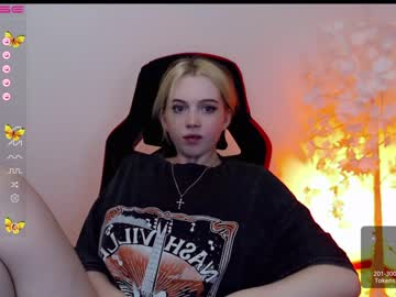 webcam girl small_blondee image #4154854