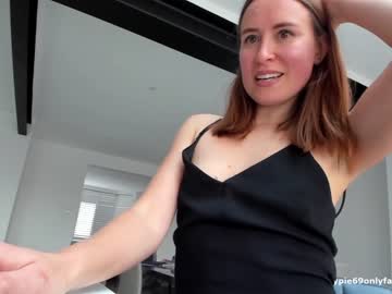 webcam girl eatmypie69 image #3939439