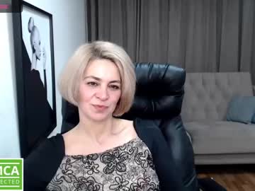 webcam girl blondemommy_77 image #6433073