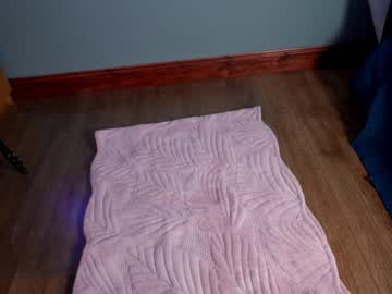 webcam girl littlee33 image #3241034
