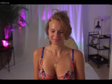 webcam girl chillwithkira image #2271728