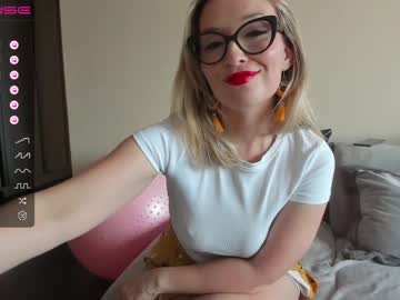 webcam girl emilymilf__ image #4582166