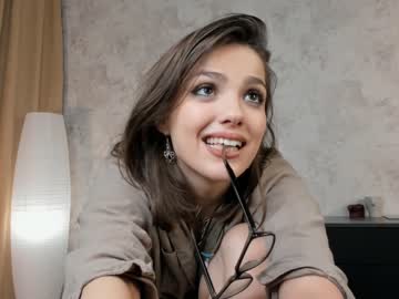 webcam girl emiliacourtney image #5604320