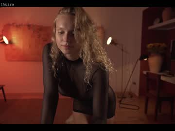 webcam girl chillwithkira image #2639859
