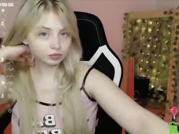 webcam girl shy_blondiee image #3836654