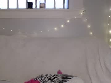 webcam girl petitegirluvsdick image #4091586
