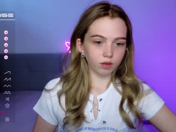 webcam girl small_blondee image #4652575