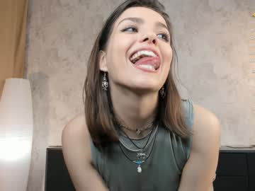 webcam girl emiliacourtney image #5595110