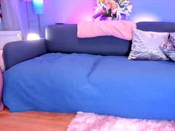 webcam girl littlee33 image #6149860