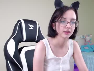 webcam girl queen_kitty1818 image #1996131