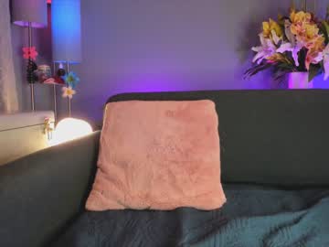 webcam girl littlee33 image #6879368