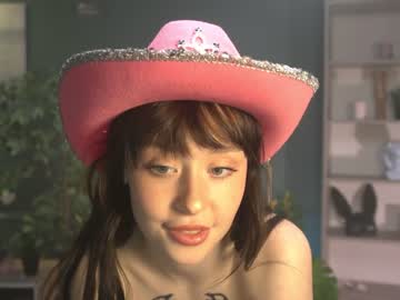 webcam girl ella_knockers_xl image #2038654