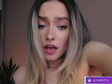 webcam girl _yvie_ image #3760359